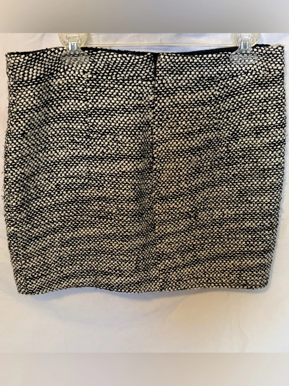 J. Crew Black and White Tweed Mini Skirt 55%Acrylic 38%Wool 7%Other Size 8 (X22)
